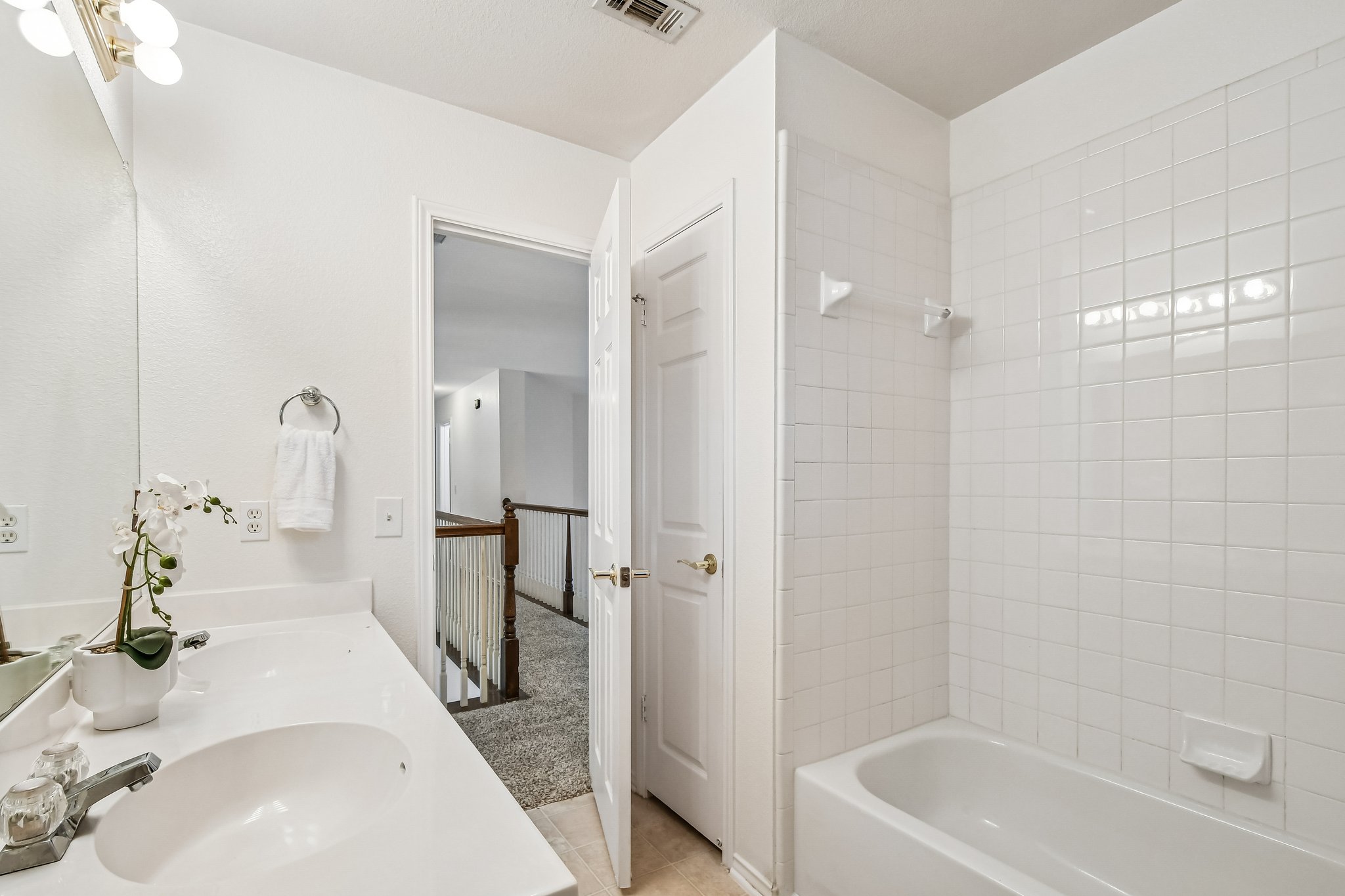 Lord Byron Cir-S1906-052.jpg