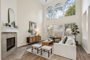 Lord Byron Cir-S1906-012.jpg