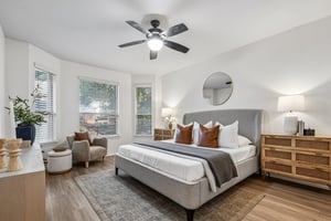 Lord Byron Cir-S1906-031.jpg