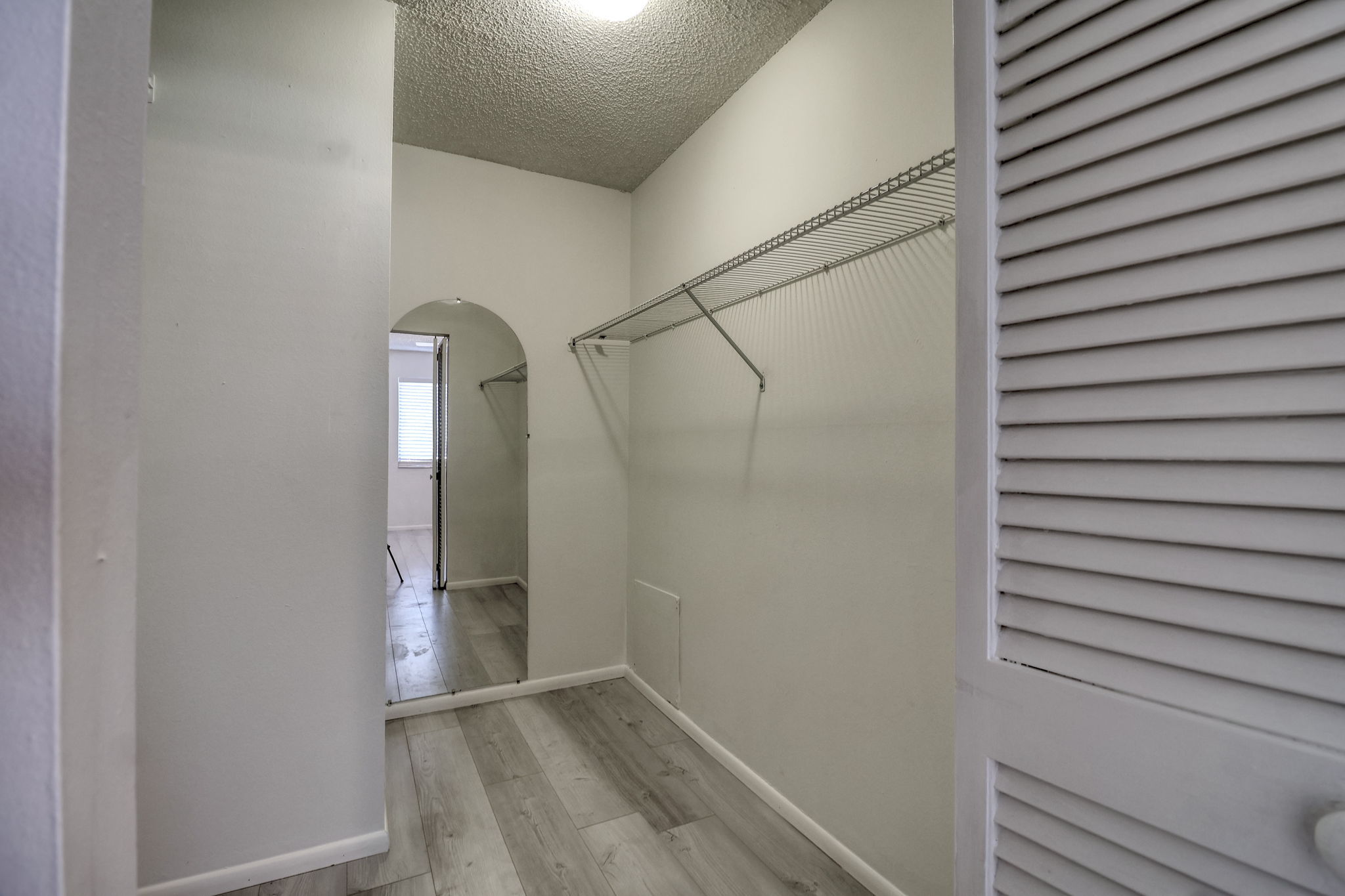 Walk-In Closet (7'x6')