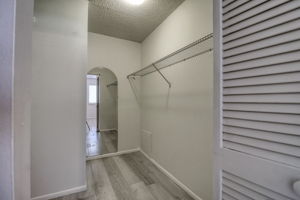 Walk-In Closet (7'x6')