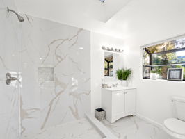 Elegant Full Bath with Natural Light/Window