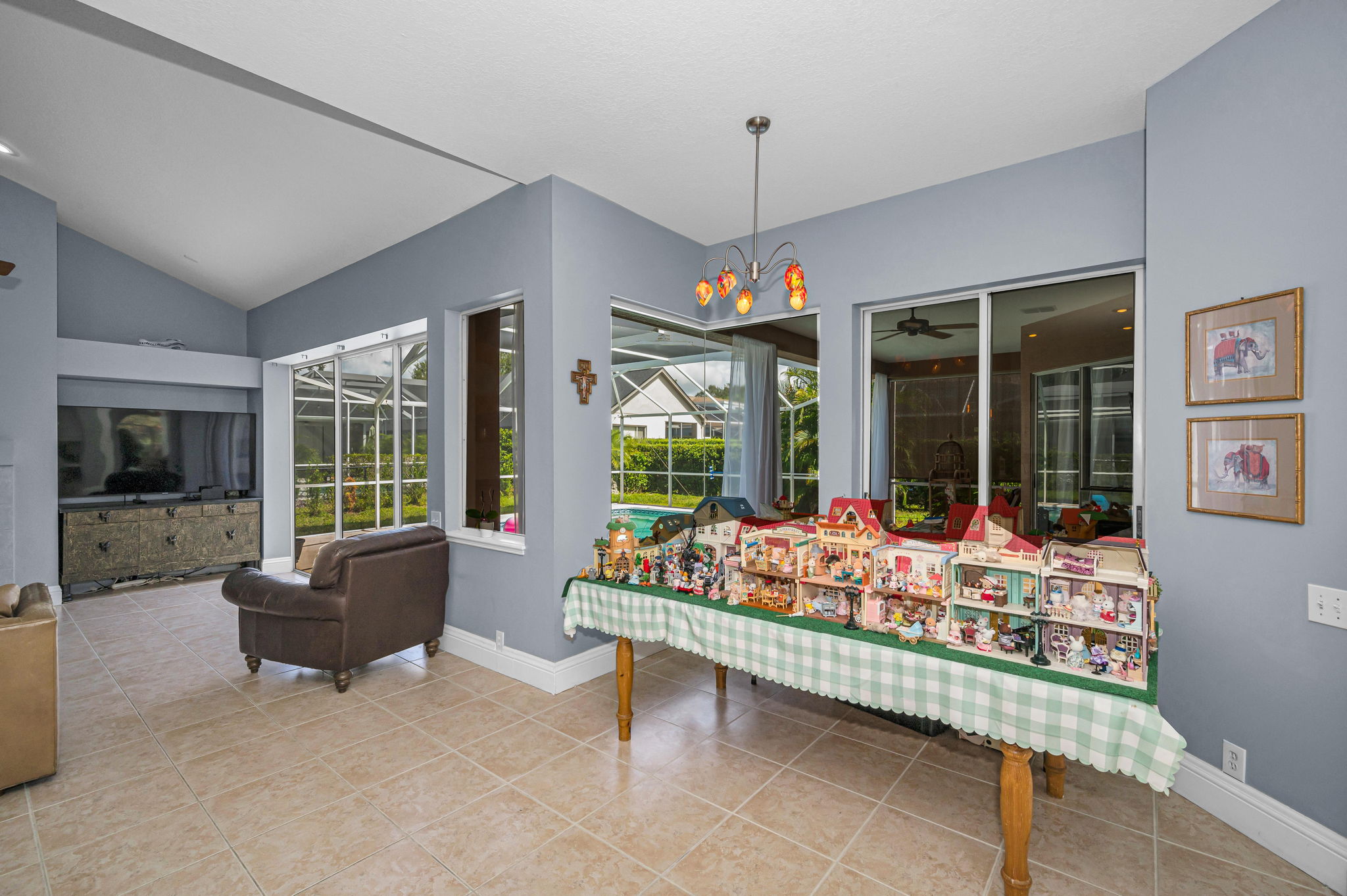 Kitchen Eat-in Area