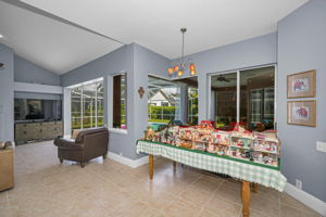 Kitchen Eat-in Area