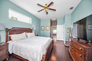 Primary Bedroom1b