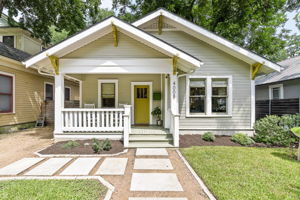 Welcome Home! This charming 1935 bungalow is located in the heart of Austin’s historic Hyde Park neighborhood and showcases timeless architecture and inviting curb appeal.