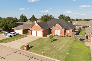 4008 Lamar Dr_001.jpg