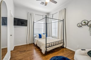 4008 Lamar Dr_036.jpg