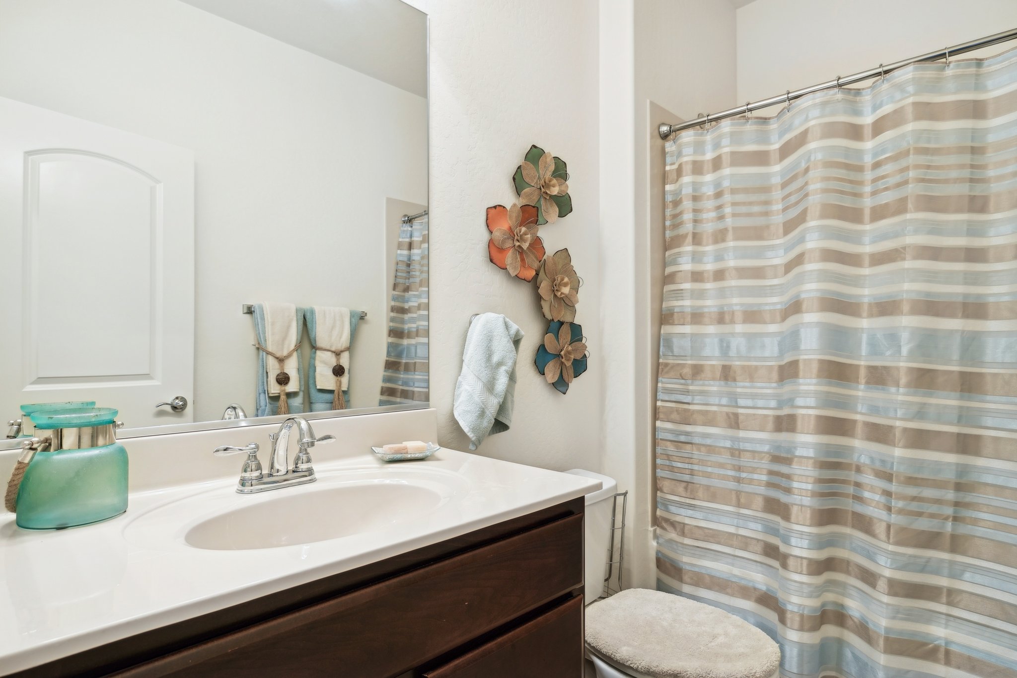 4009 N 164th Dr - 019.jpg
