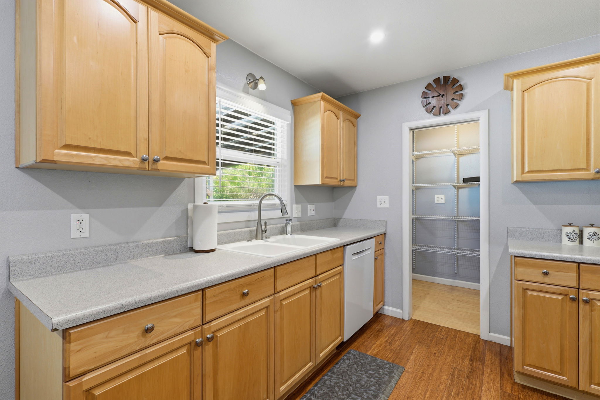 014_F8_401 15th Ave