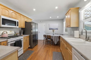 015_F8_401 15th Ave