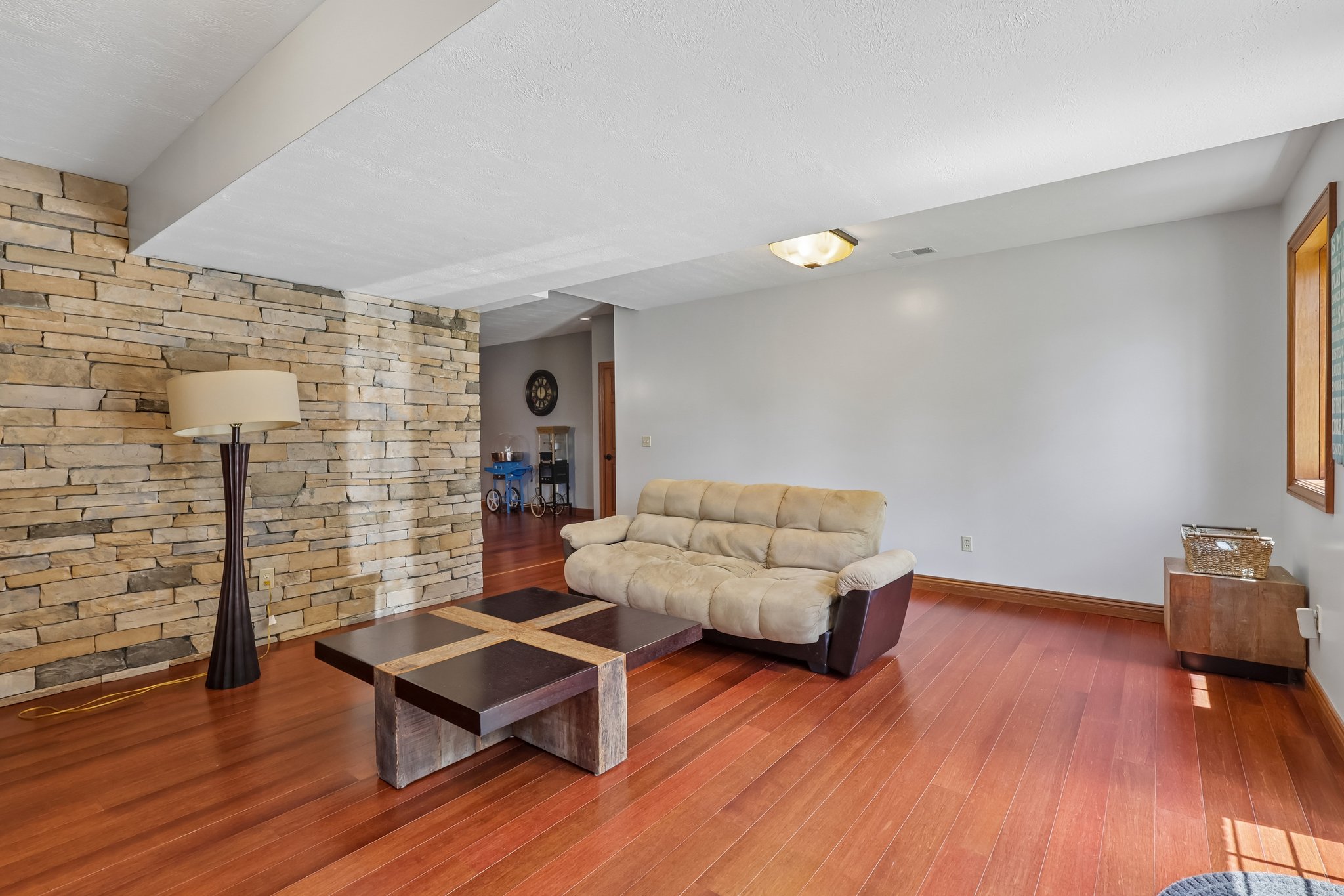 Blackstone Ln-S2407-026.jpg