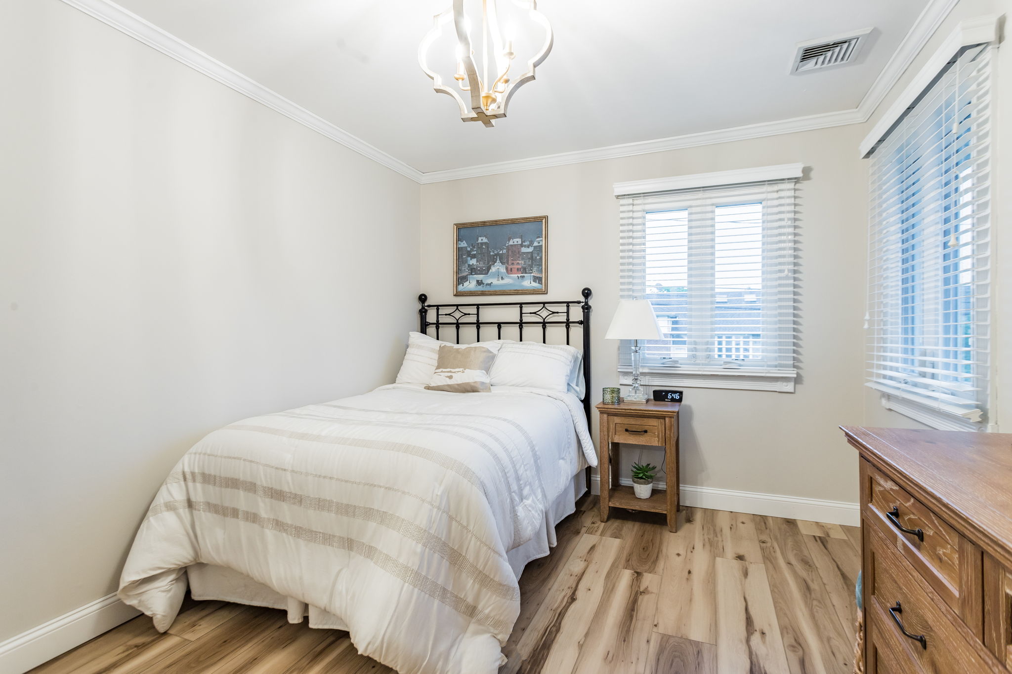  401 Bunker Dr, Oceanside, NY 11572, US Photo 28