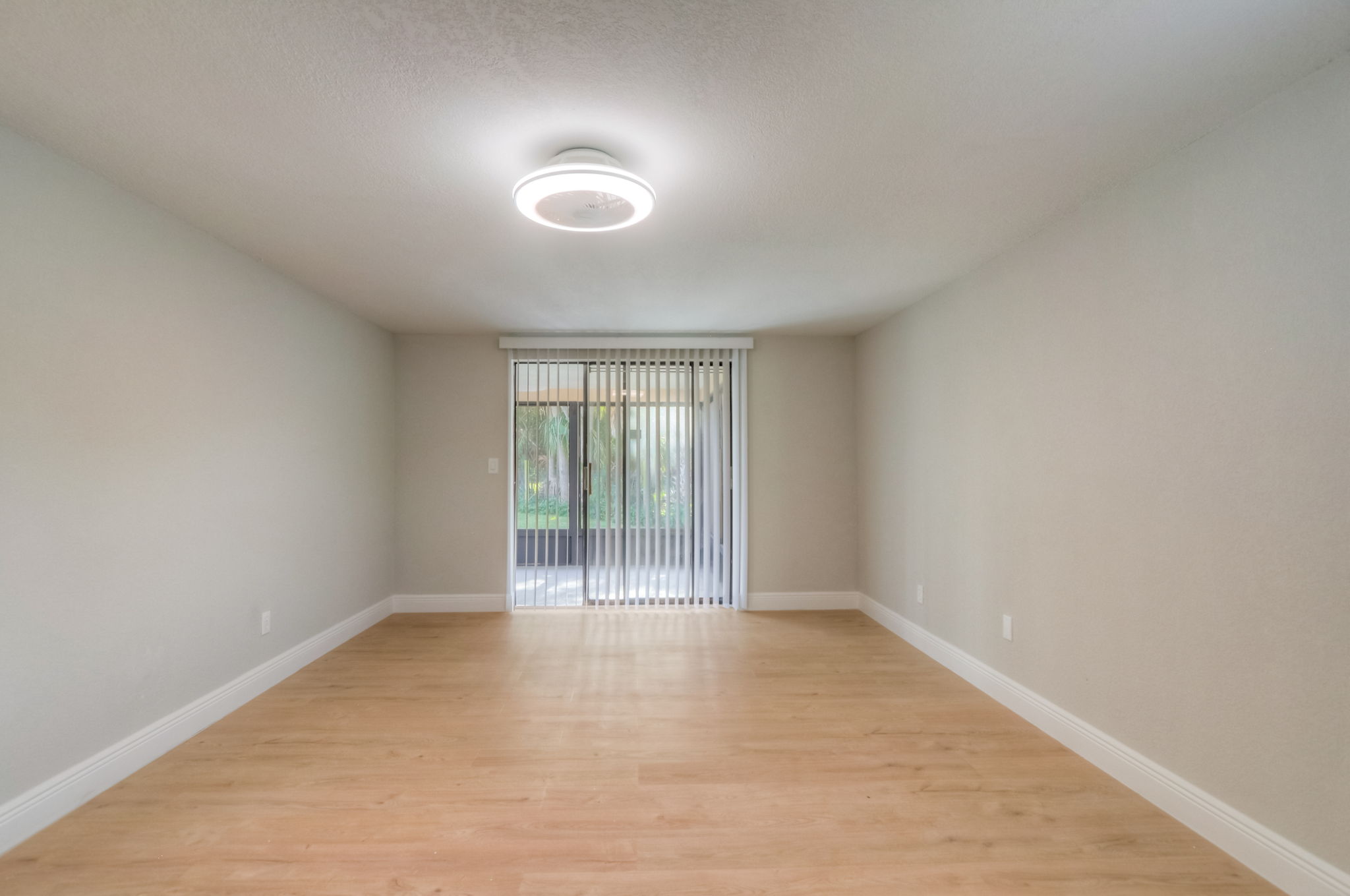 Buttonwood Ct-028