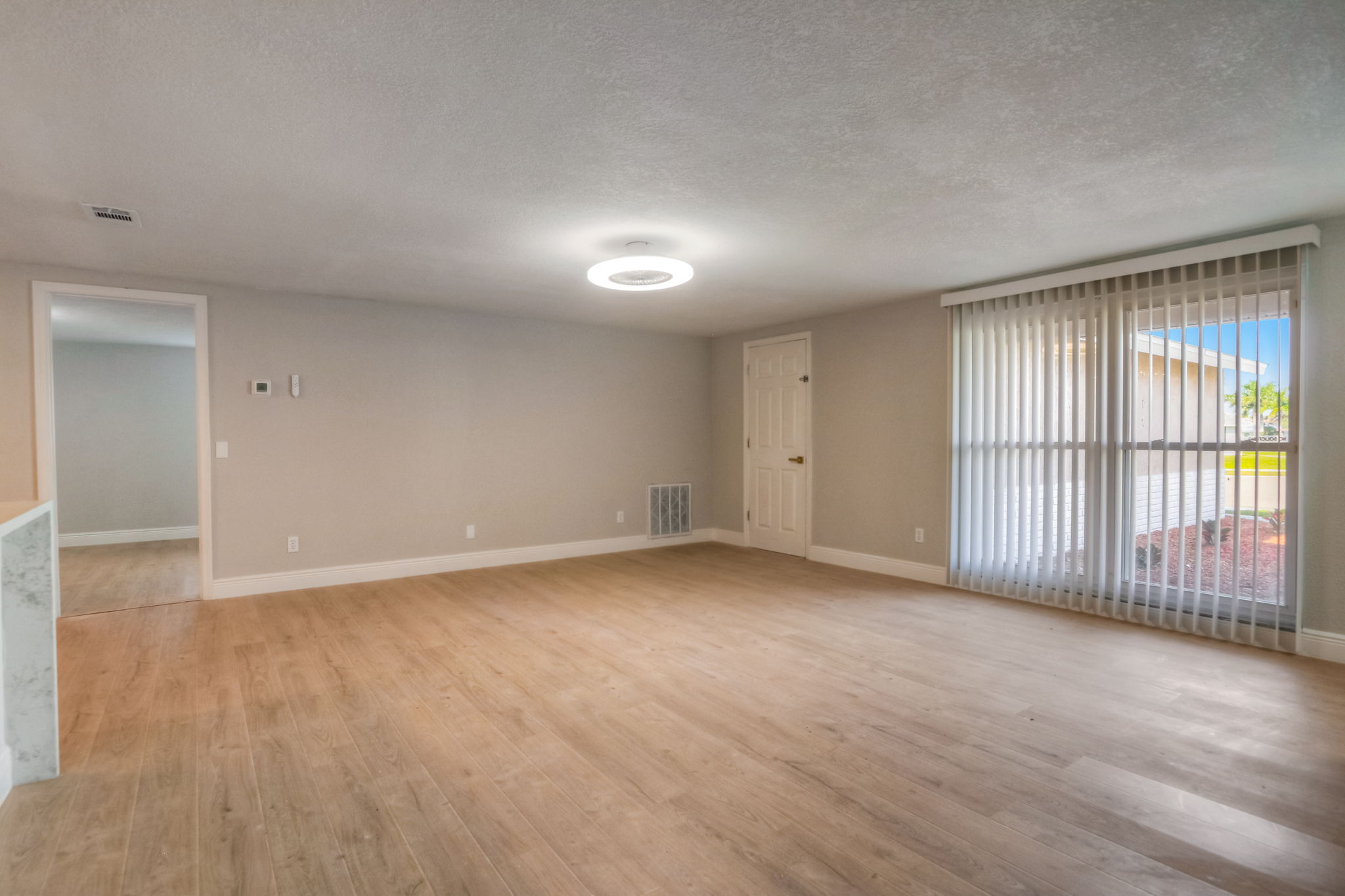 Buttonwood Ct-008