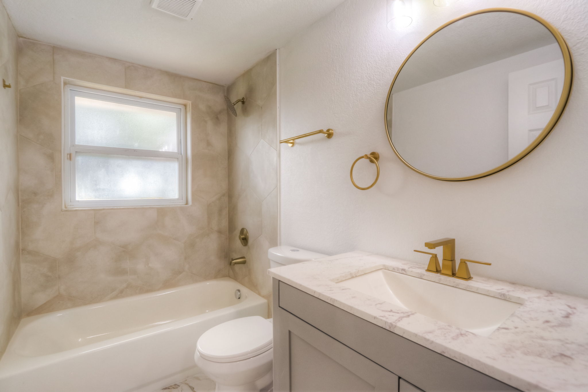 Buttonwood Ct-023