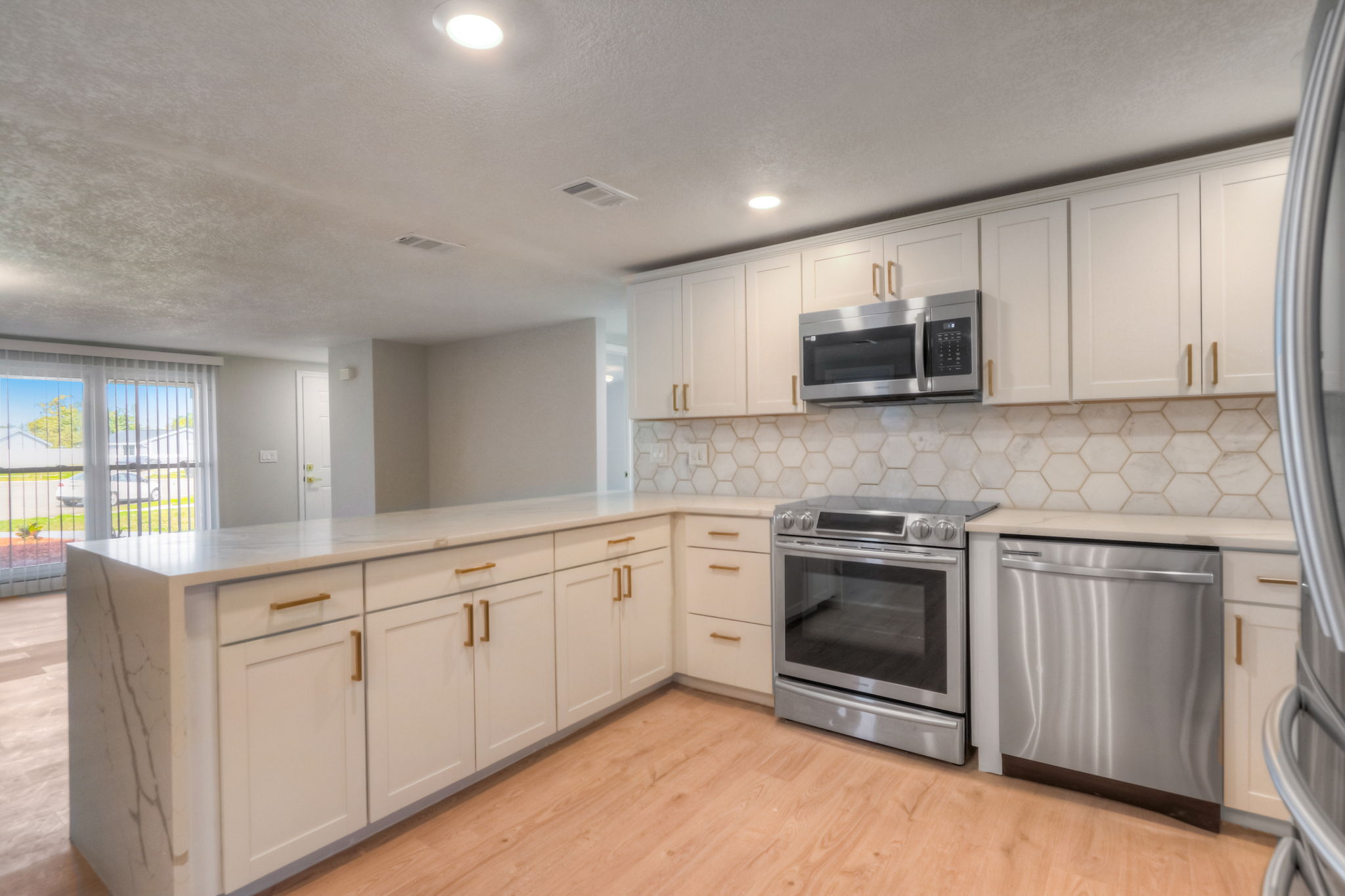 Buttonwood Ct-015
