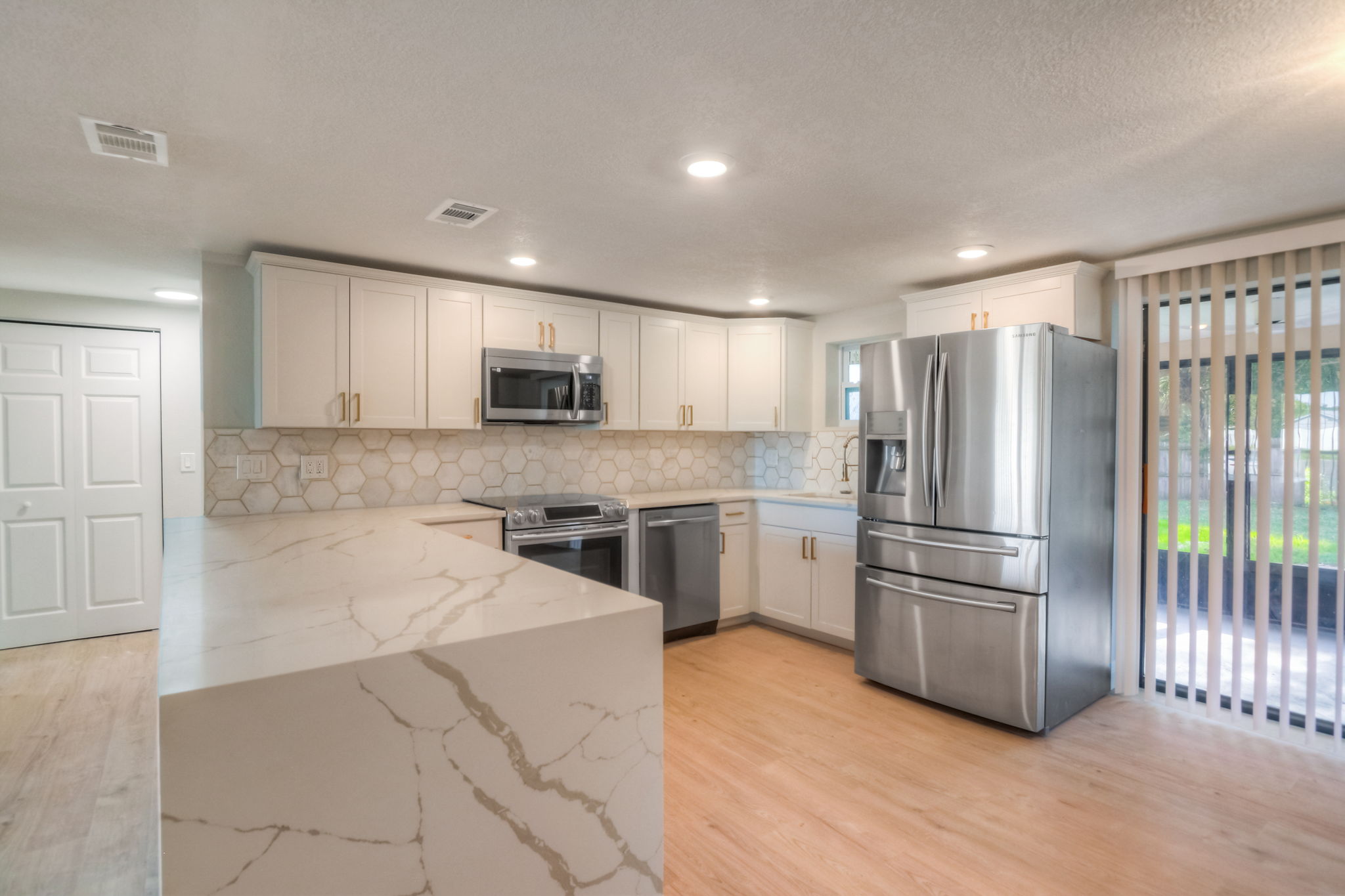 Buttonwood Ct-012