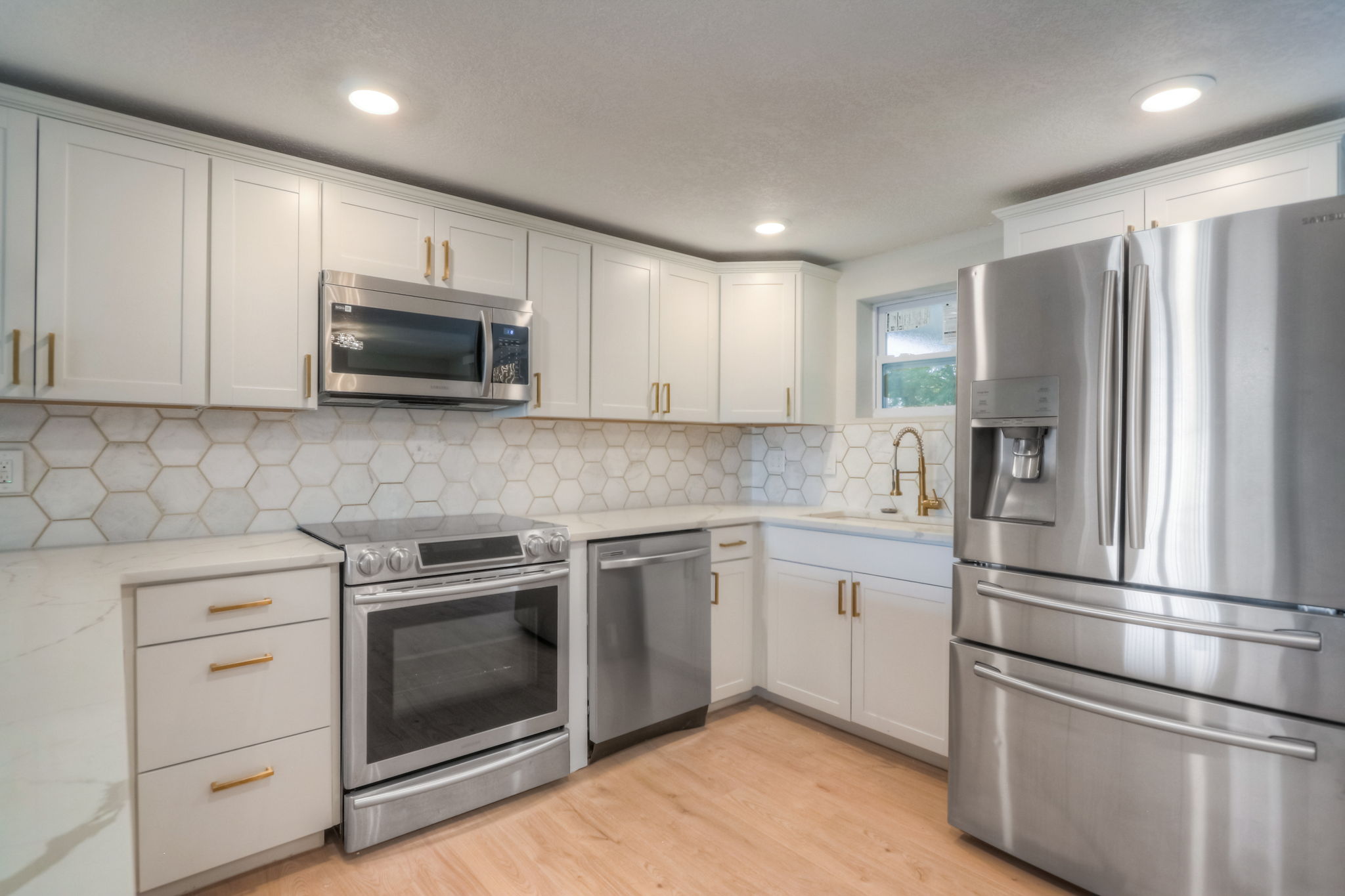 Buttonwood Ct-013