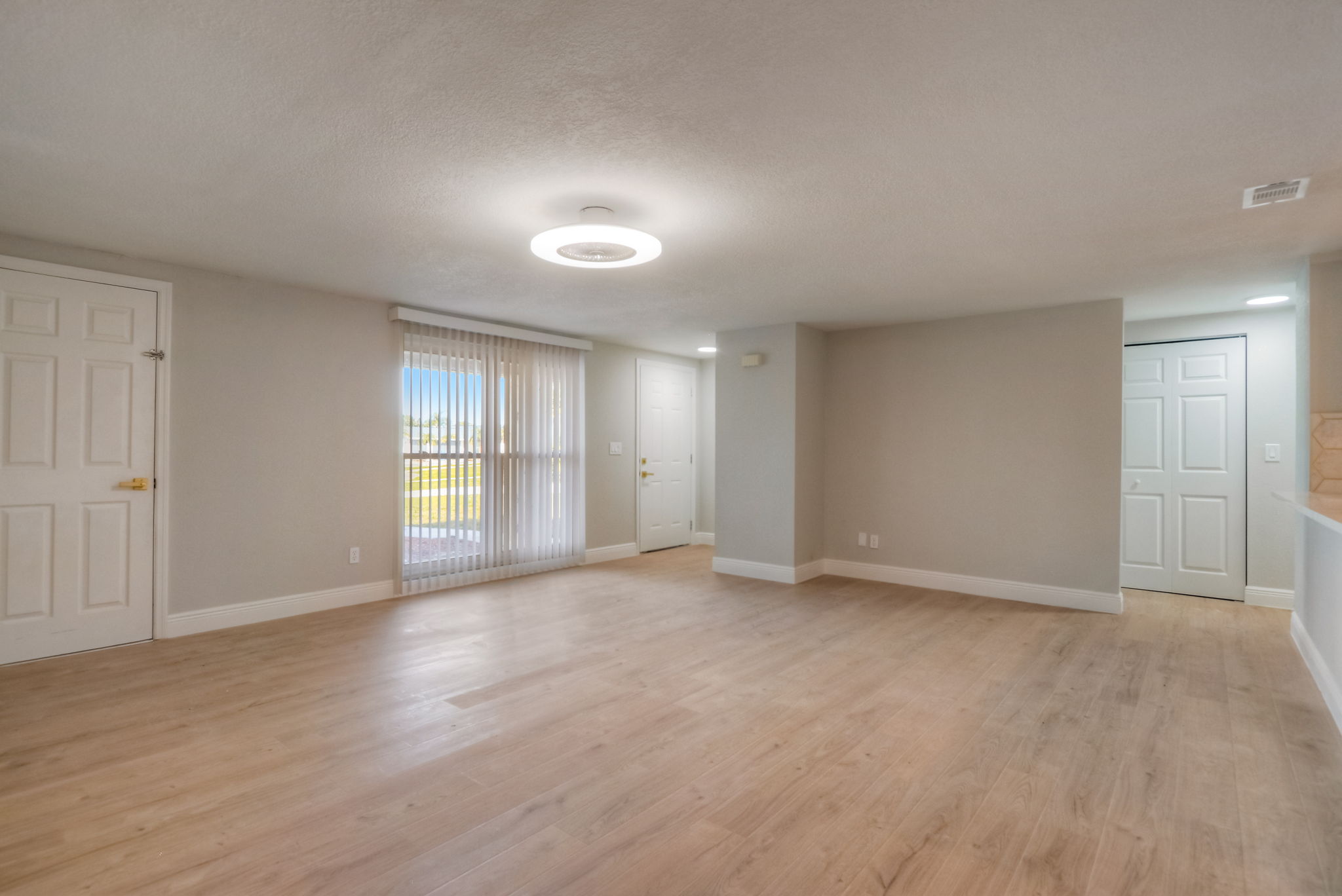 Buttonwood Ct-009