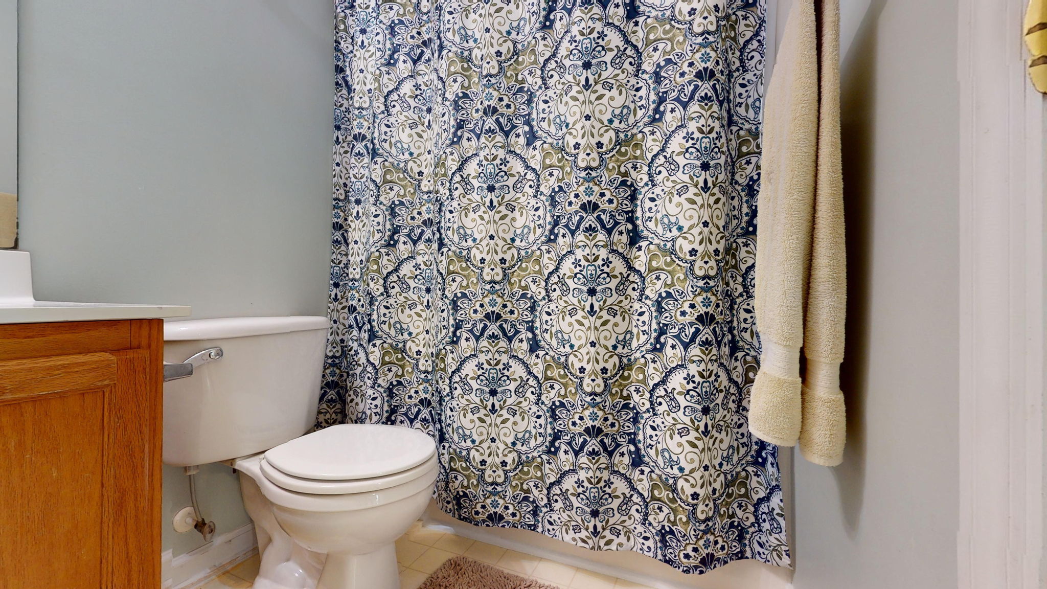 Upstairs Bathroom Shower/Tub