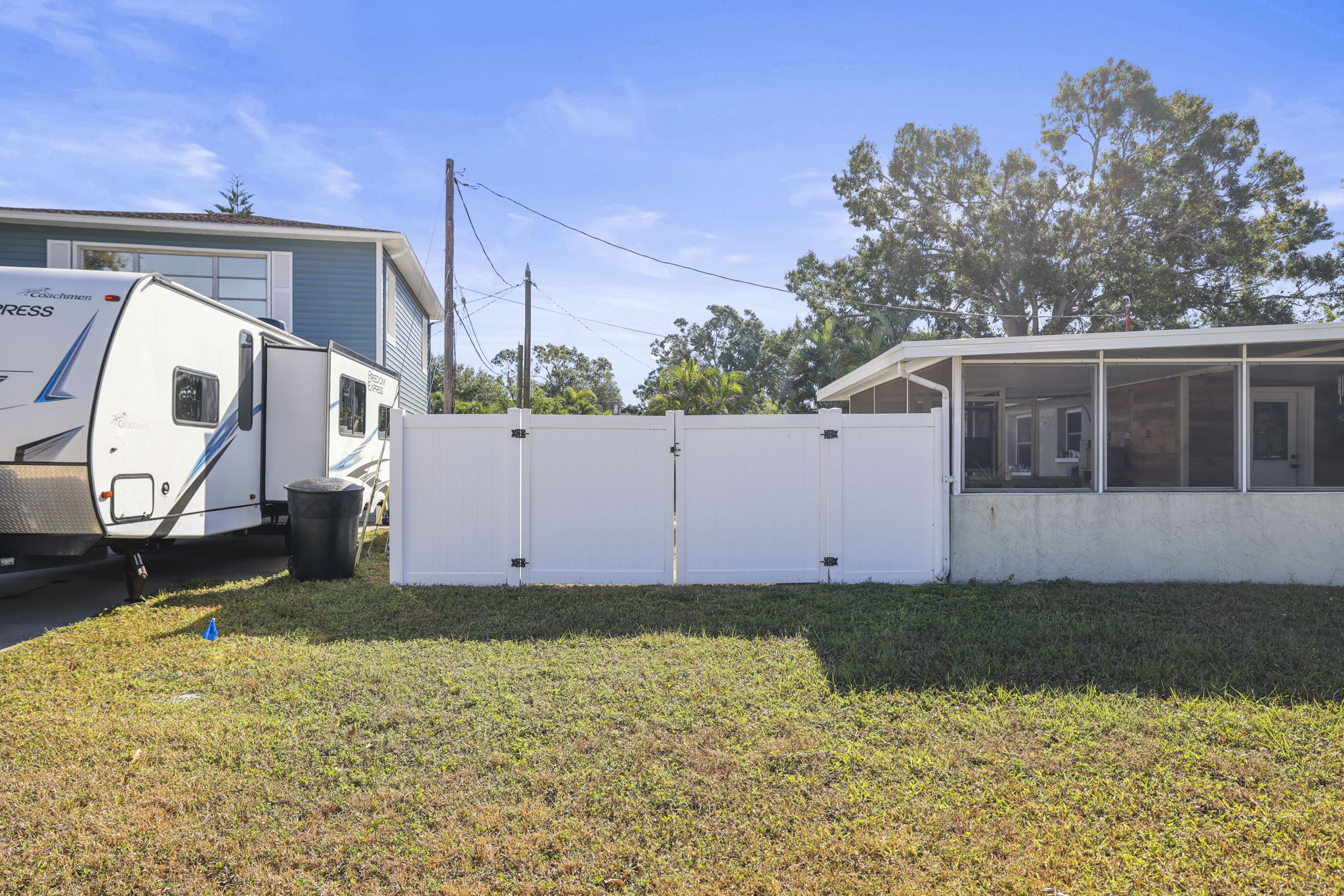 Side Gate - 495A3054