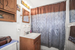 Bathroom 2 - 495A2979