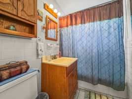 Bathroom 2 - IMG_0709