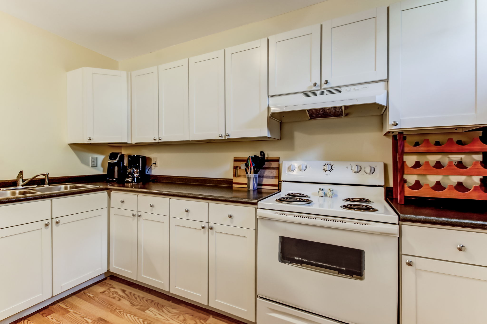 Fully equipped kitchen with beautiful wood flooring at 1208 Habersham St (Carriage House)