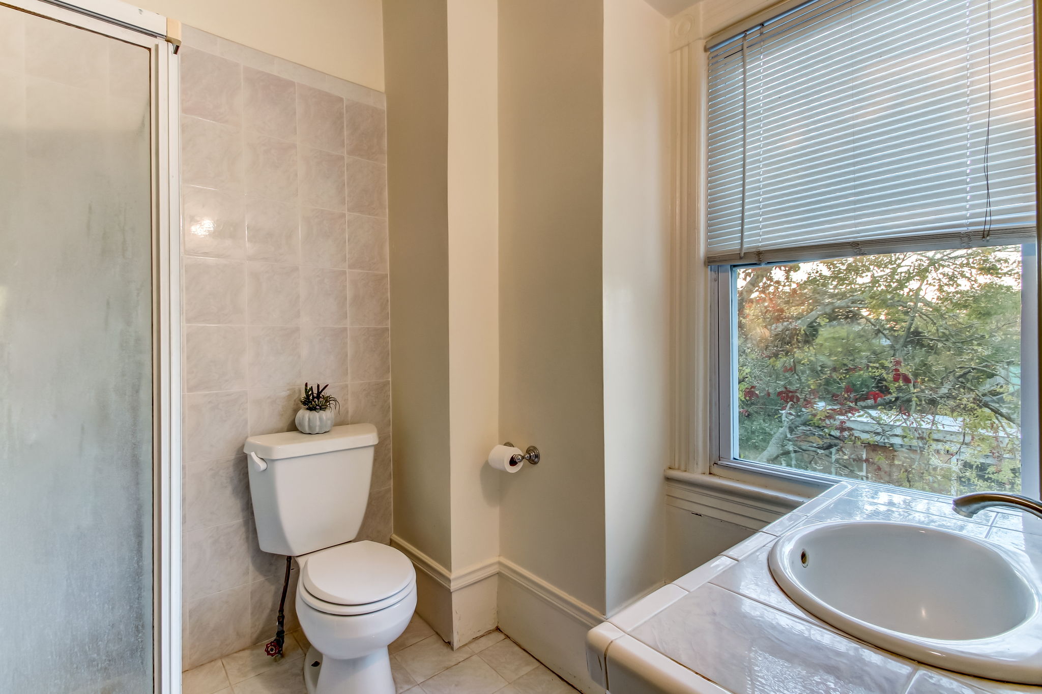 Third Floor Studio Unit Bathroom