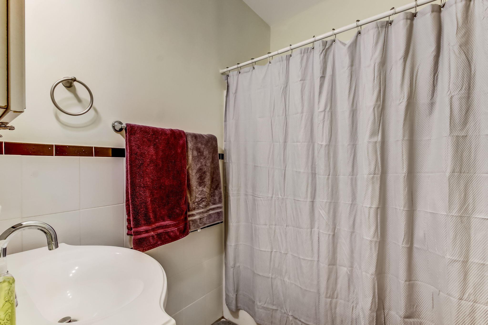 Full bathroom at 1208 Habersham St (Carriage house)