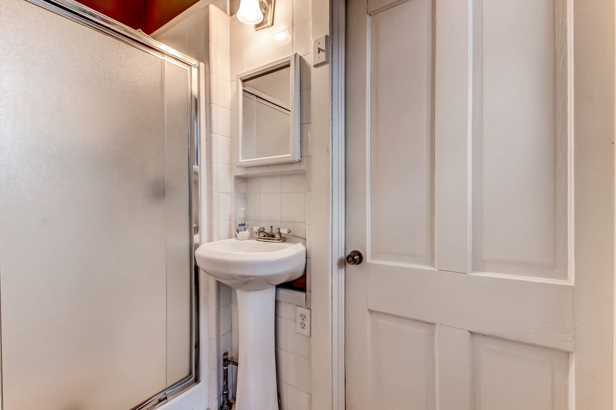 Main House Full Bathroom 2