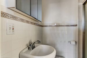 2nd floor unit full bathroom