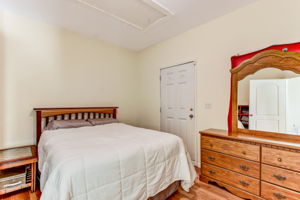 Spacious bedroom at 1208 Habersham St (Carriage House)