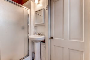 Main House Full Bathroom 2