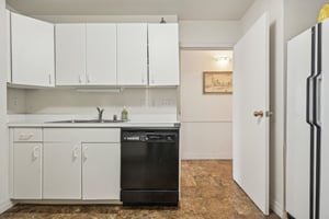 E Ontario St 4106-028.jpg