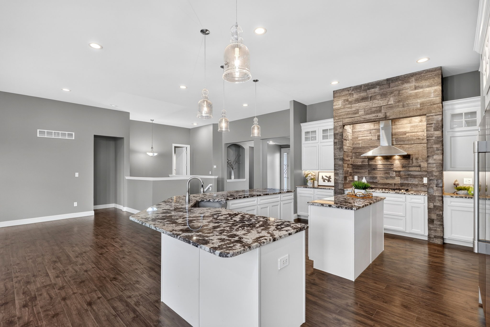 Photo 49