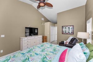 Primary Bedroom1b