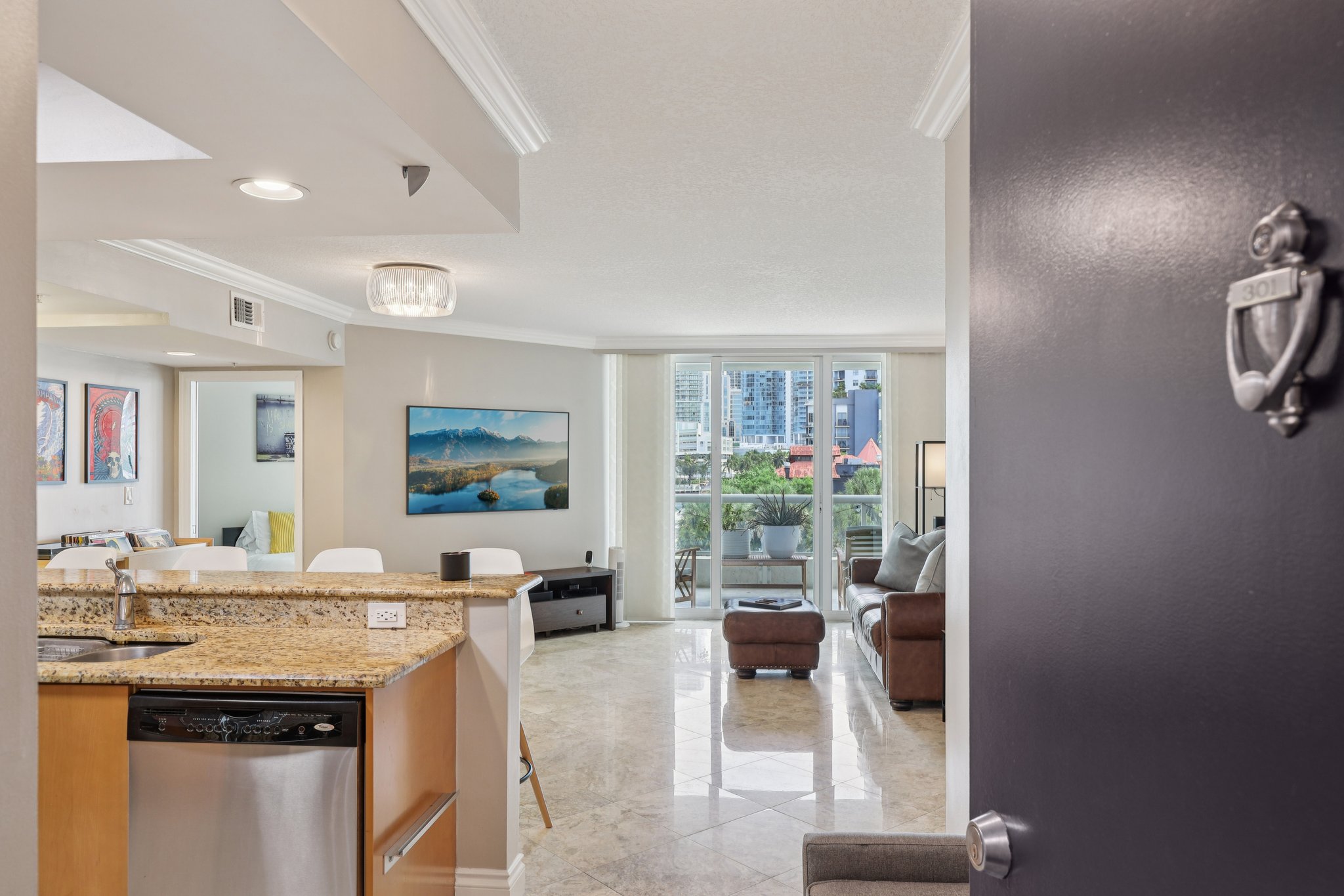 SW 4th Ave 301-S0511-016.jpg