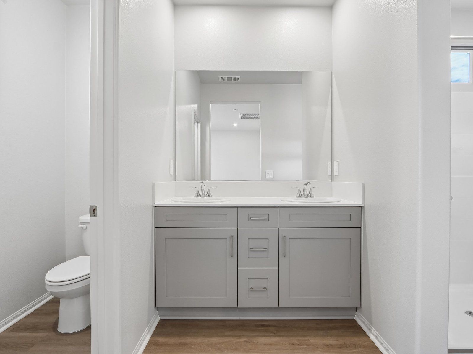 SCA_Prado_Plan2_40112CamposElegantes_PrimaryBathroom_001