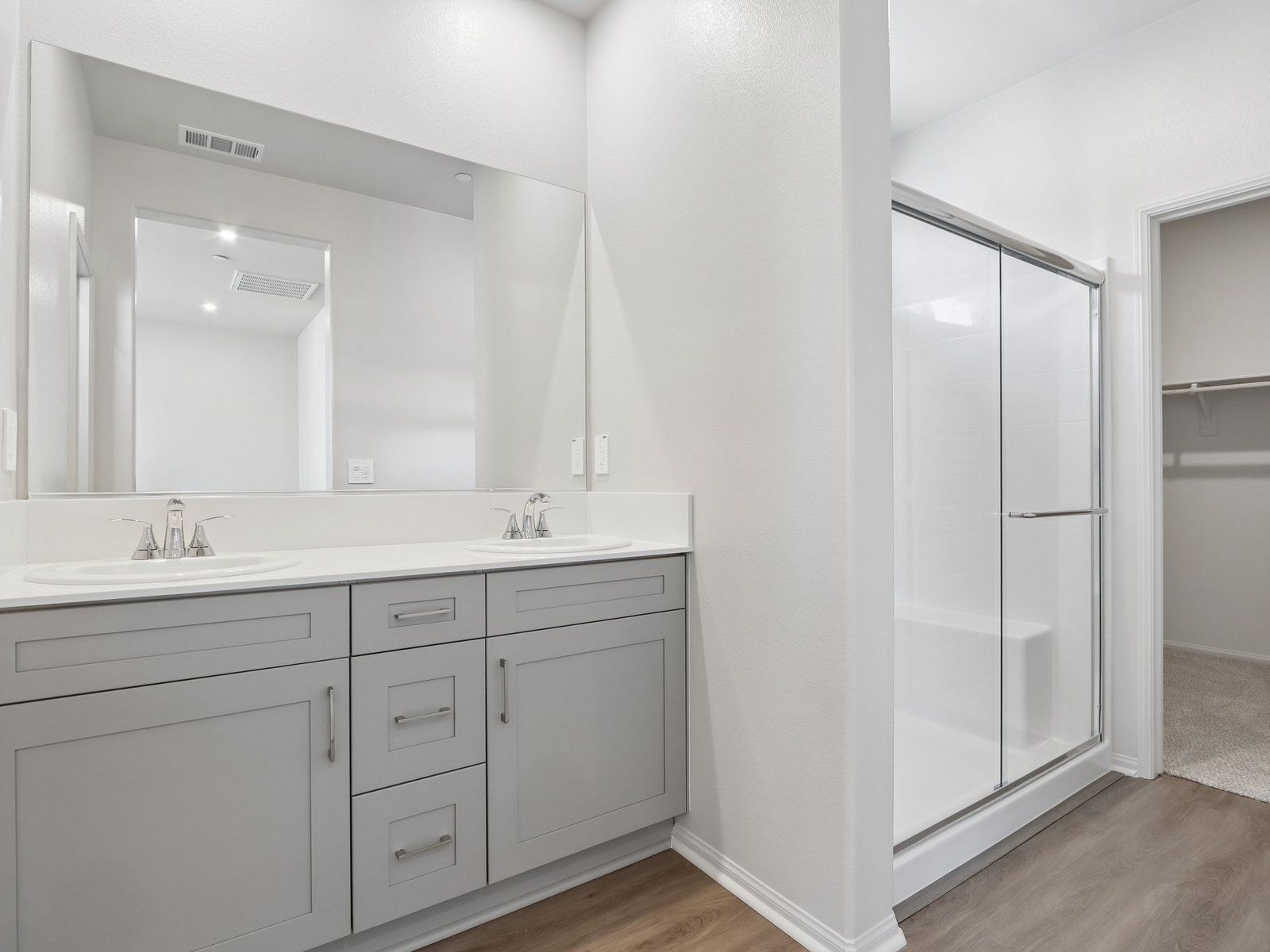 SCA_Prado_Plan2_40112CamposElegantes_PrimaryBathroom_002