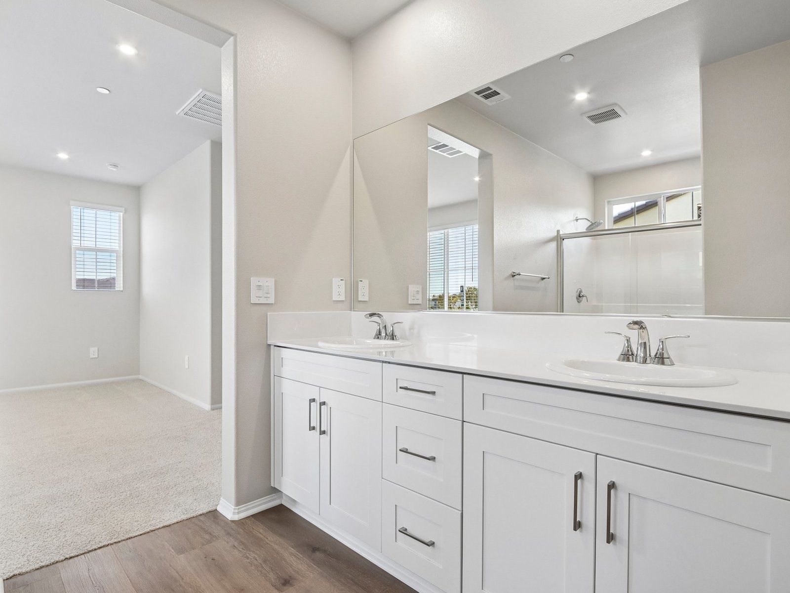 SCA_Prado_Plan4_40118CamposElegantes_PrimaryBathroom_003