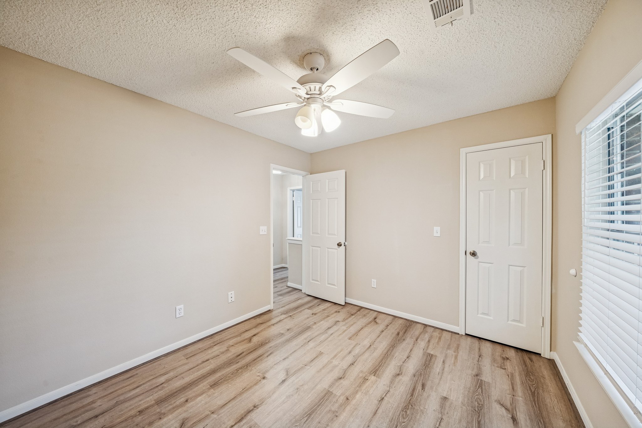 4012 Hazelwood Dr, Pearland, TX 77584-025.jpg