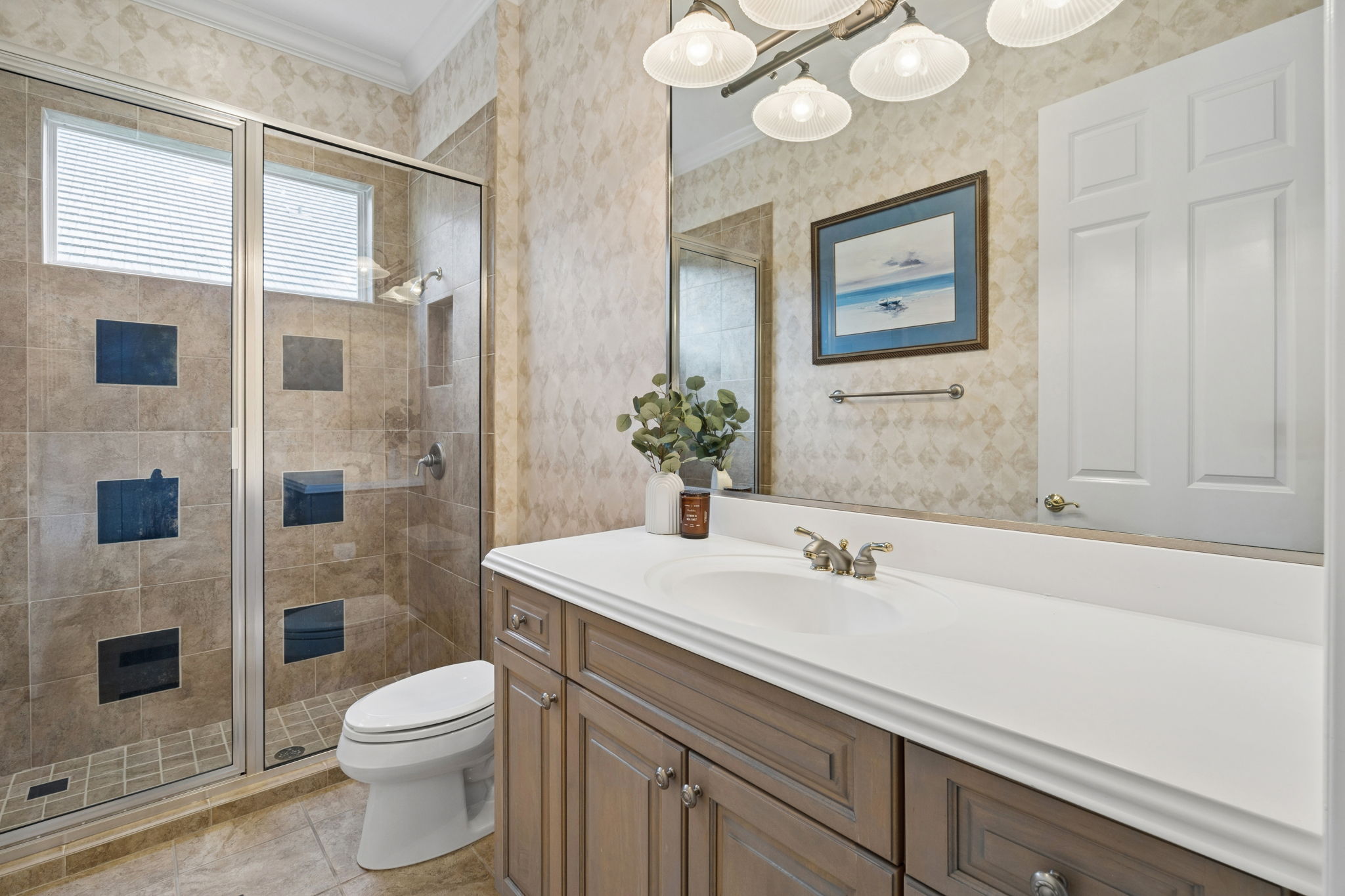Full bath for bedroom 2