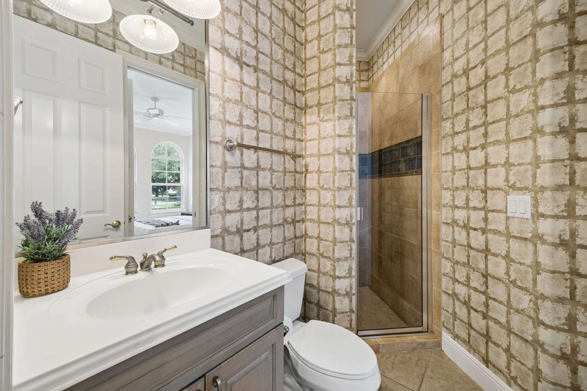 Full bath for bedroom 4