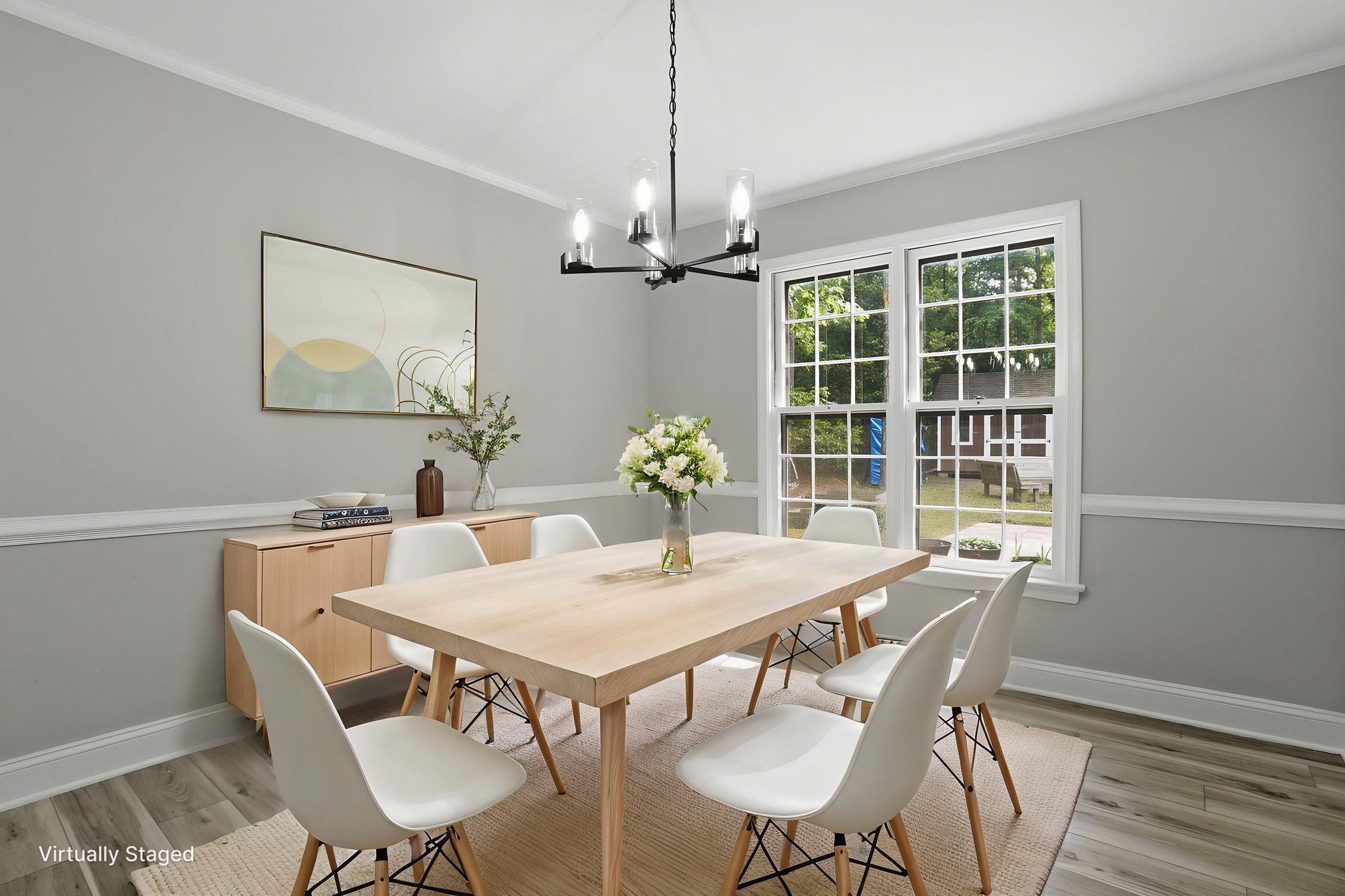 15-Dining Room virtually staged.jpeg