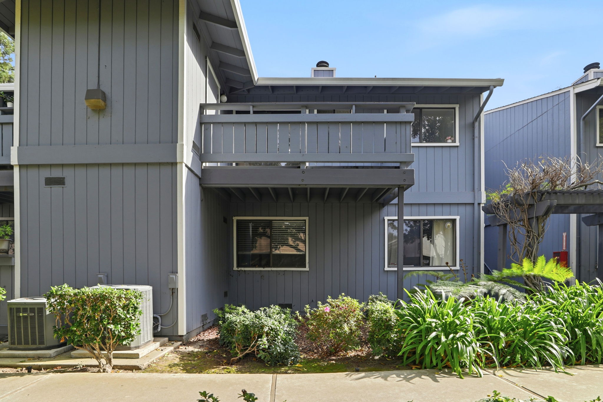 004_F8_4013 Ralston Common