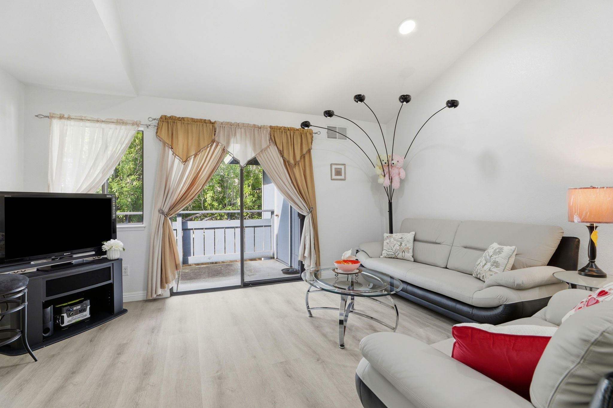 008_F8_4013 Ralston Common