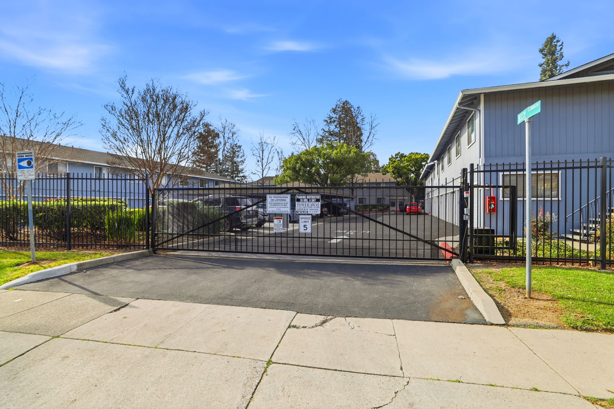 040_F8_4013 Ralston Common