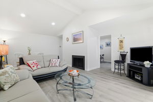 010_F8_4013 Ralston Common